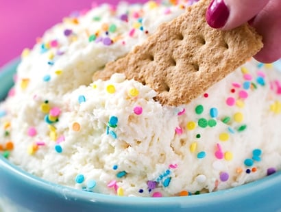 Easy 4-Ingredient Funfetti Cake Batter Dip: A No-Bake Dunkaroos Throwback